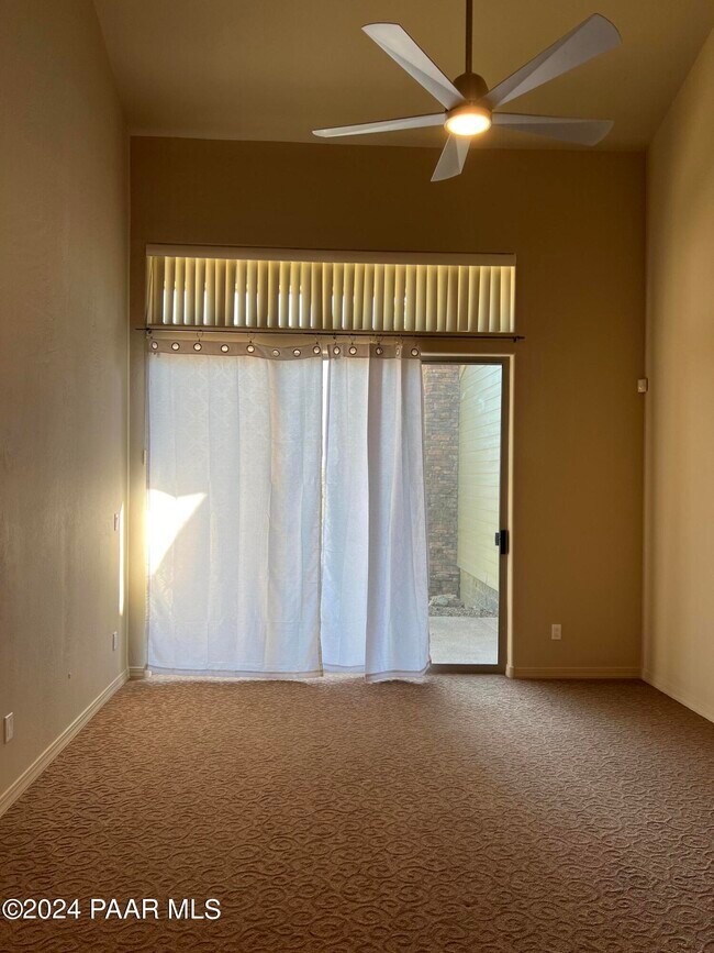 Building Photo - 671 Crosscreek Dr