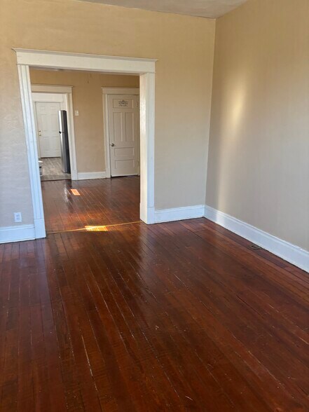 Building Photo - 3844 Lee Ave