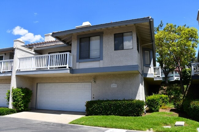 Building Photo - Newly remodeled and updated