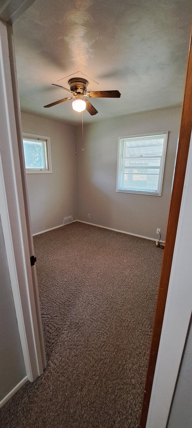 Building Photo - 1214 S Saxby Ave