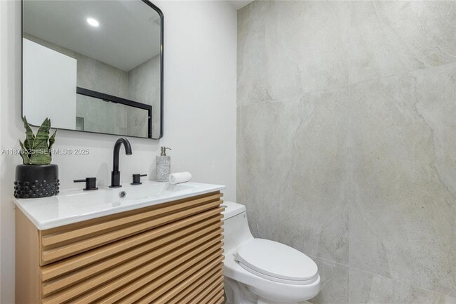 Building Photo - 1201 N 16th Ave