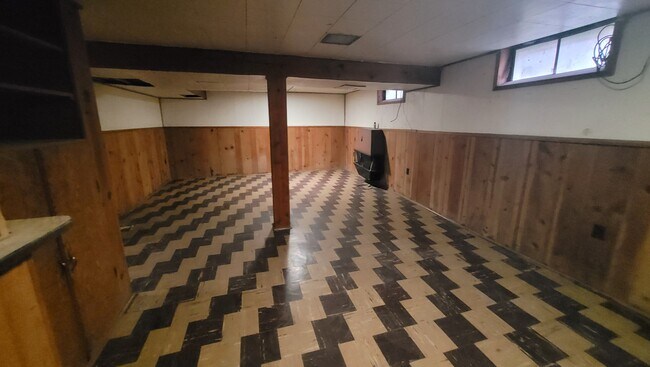 Building Photo - 2556 Thomas st