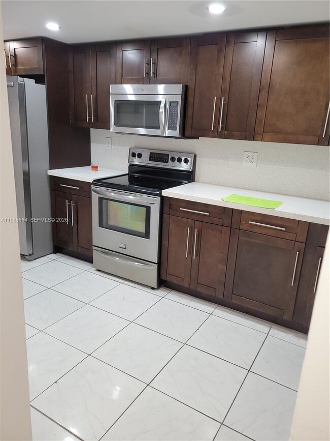 Building Photo - 14389 SW Kendale Lakes Cir