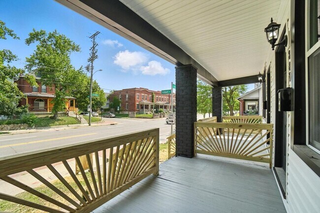 Building Photo - 887-889-889 E Livingston Ave