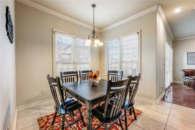 Building Photo - 2616 S Everest Ave