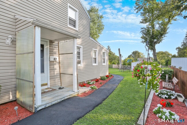 Building Photo - 82 Garden Dr