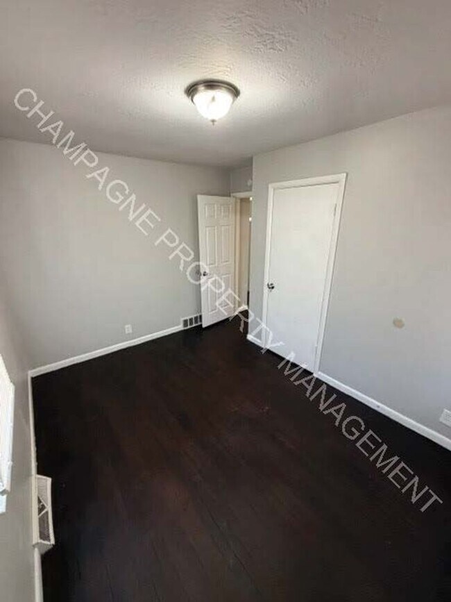 Building Photo - 615/617 Deweese St