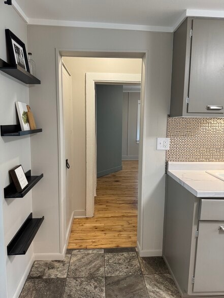 Building Photo - 923 7th St S