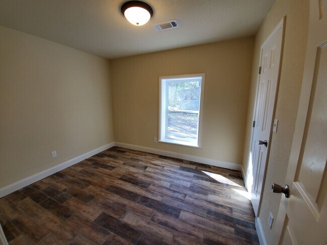 Building Photo - TEDDY DUPLEX