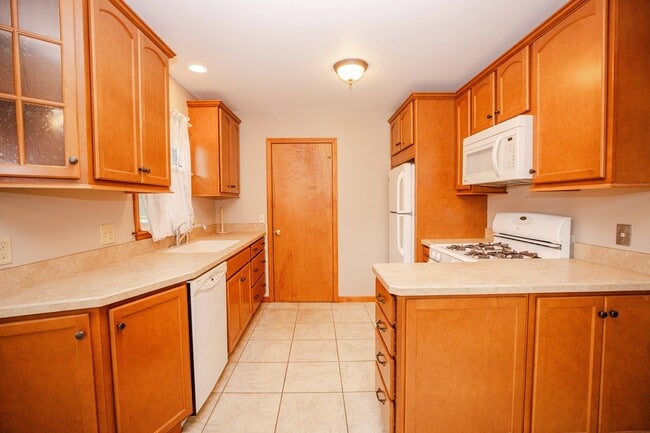 Building Photo - West Toledo 3 Bedroom