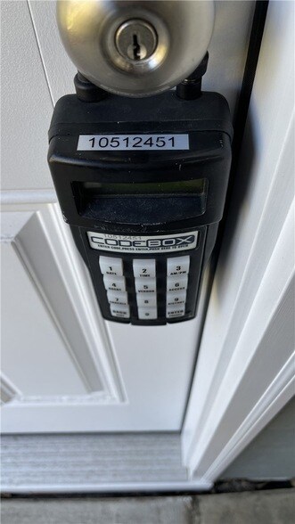 Building Photo - 424 W 7th Ave