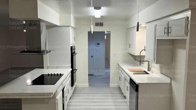 Building Photo - Remodeled 3 bedroom/ 2 bathroom home