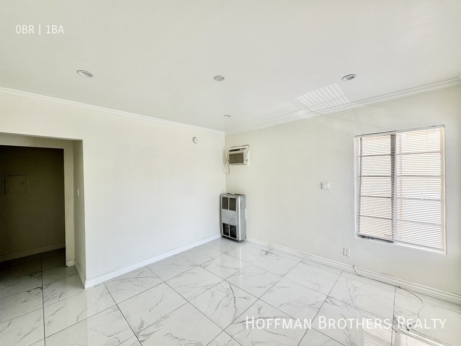Building Photo - 1209 S La Cienega Blvd