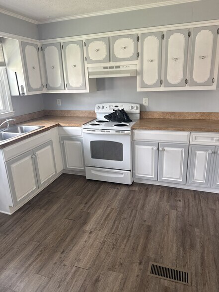 Building Photo - 128B Batey Cir