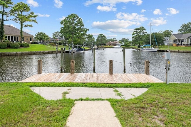 Building Photo - Private Dock Waterfront! Beautiful 3BR/2BA Gem in Fairfield Harbour!