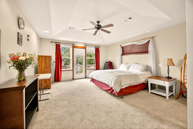 Building Photo - 1719 Lithia Way