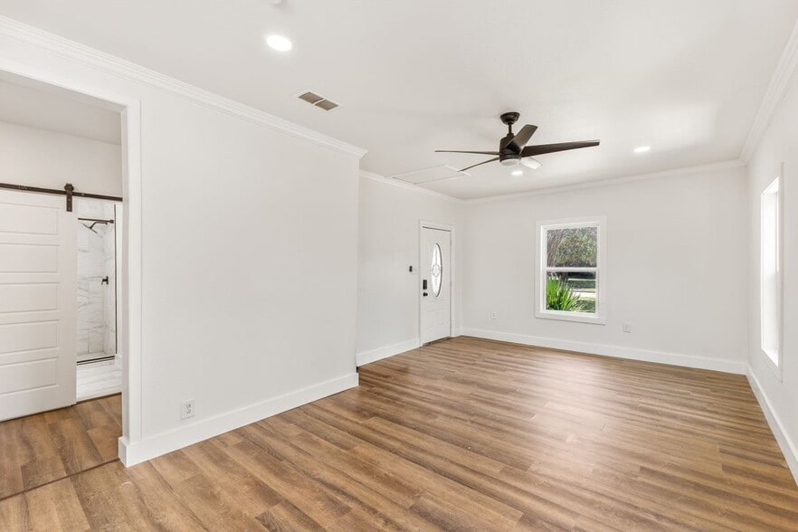 Building Photo - 418 Lillian St