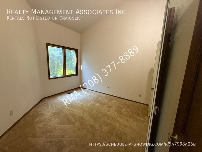 Building Photo - 4600 Savannah Ln