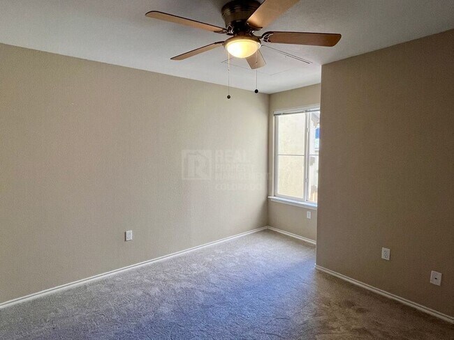 Building Photo - 3927 Riviera Grove