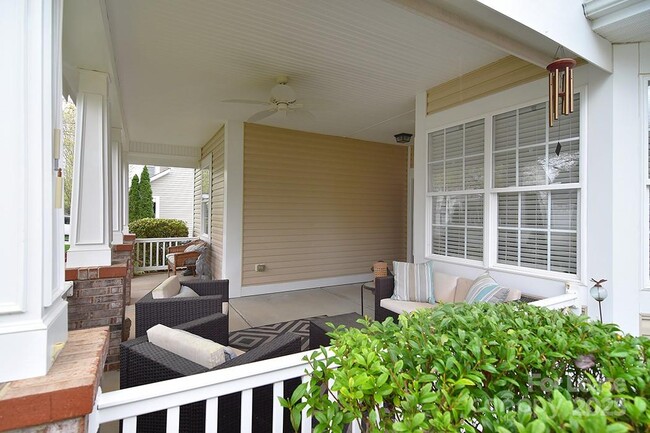 Building Photo - 1116 Sarandon Dr