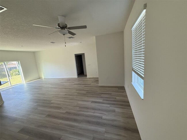 Building Photo - 8715 98th Ct