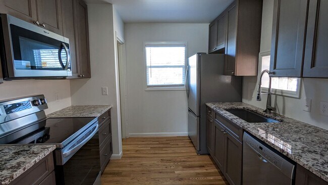 Building Photo - Beautifully Restored 4 Bed 2 Bath Home in ...