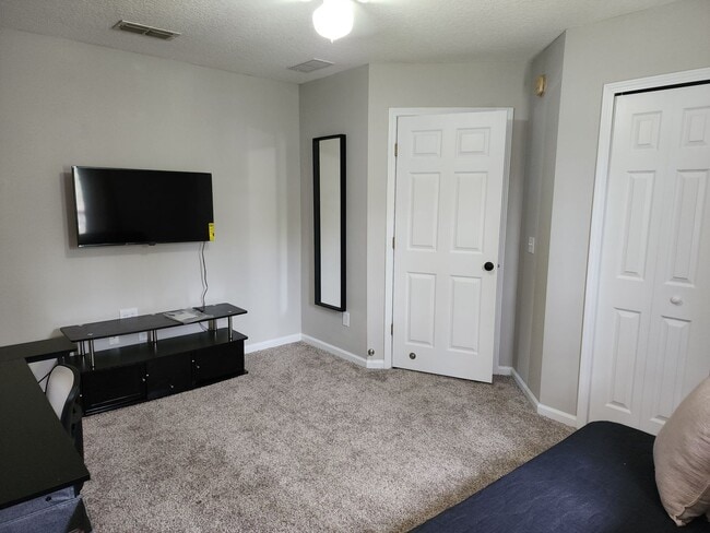 Building Photo - Fleming Island... TWO WEEKS FREE!!!
