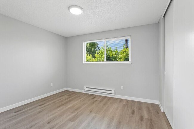 Building Photo - Affordable Comfort! Spacious 2-Bedroom Apa...