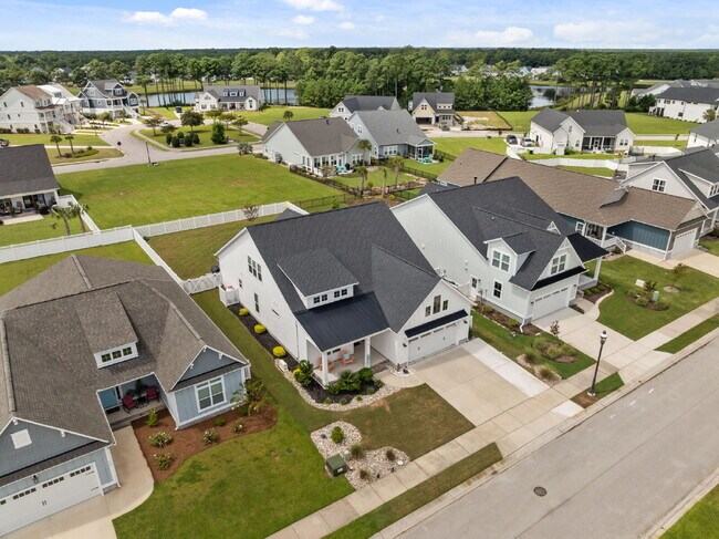 Building Photo - "Coastal Comfort Awaits: Spacious 3-Bed, 3-Bath Home in Holly Ridge!"