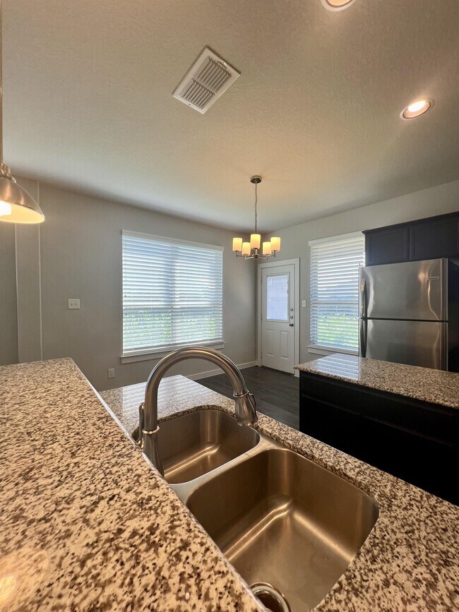 Building Photo - 374 Creekside Curve