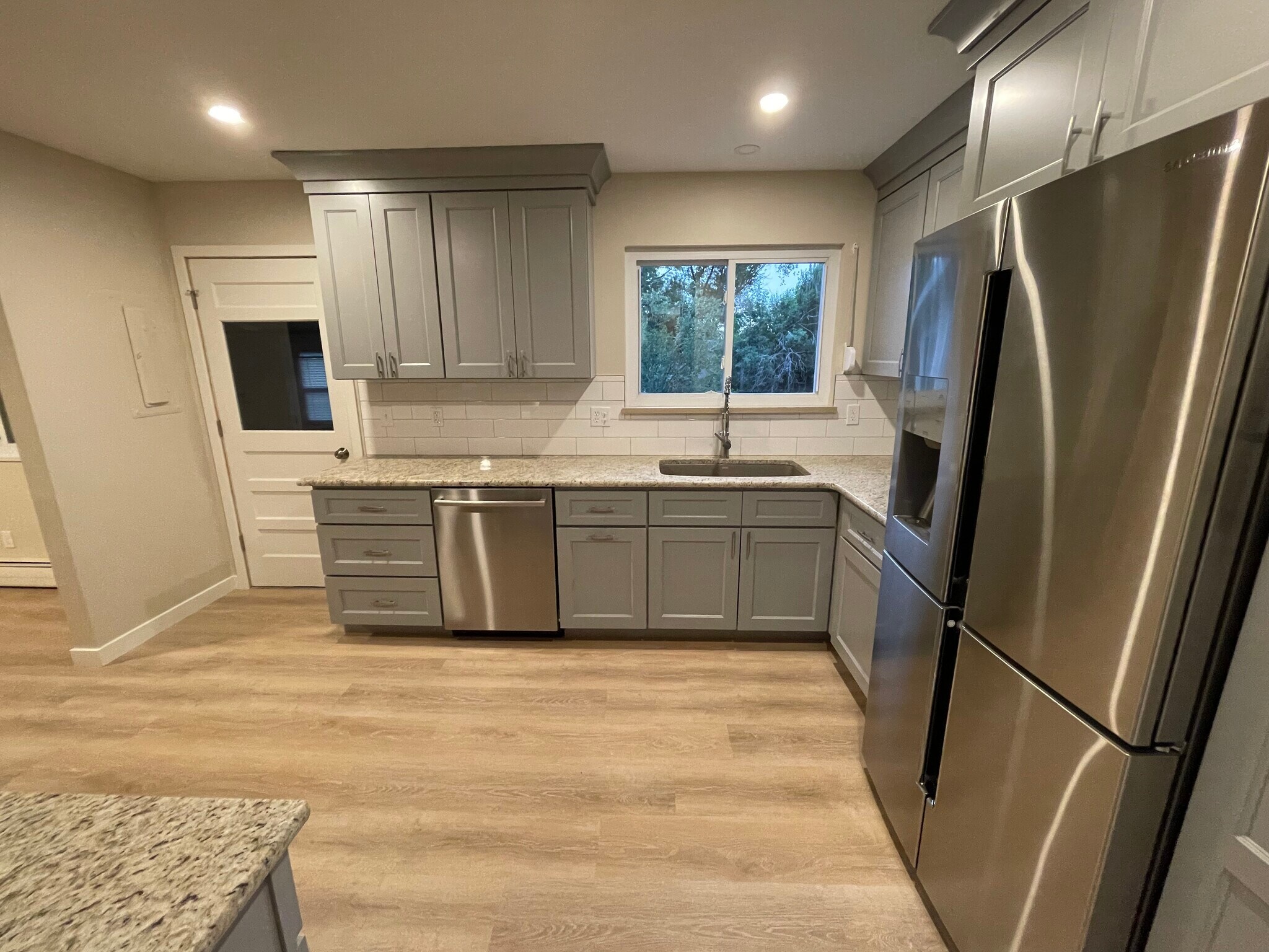Kitchen - 33 Minden Cir