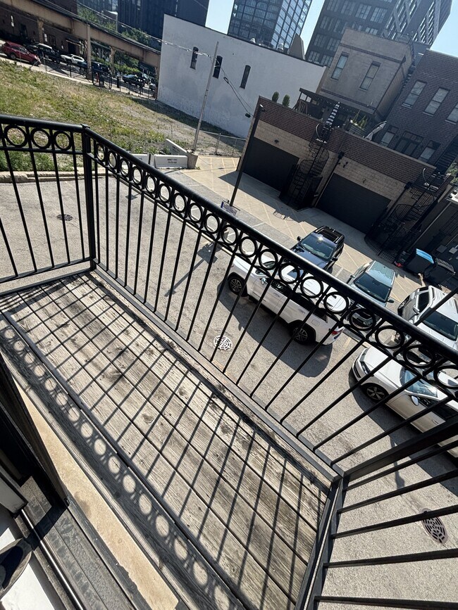 Building Photo - 212 N Halsted St