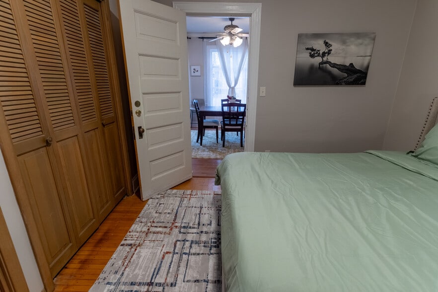 Building Photo - 3202 Harriet Ave