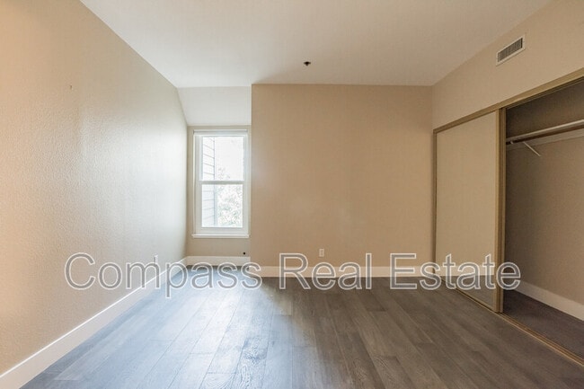 Building Photo - 411 Park Ave