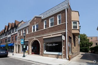 Building Photo - 805-09 West Elm St.