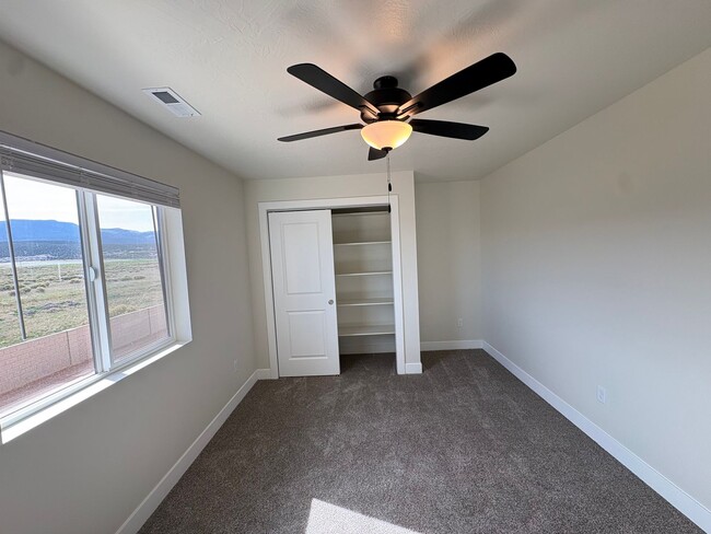 Building Photo - Brand New Townhome