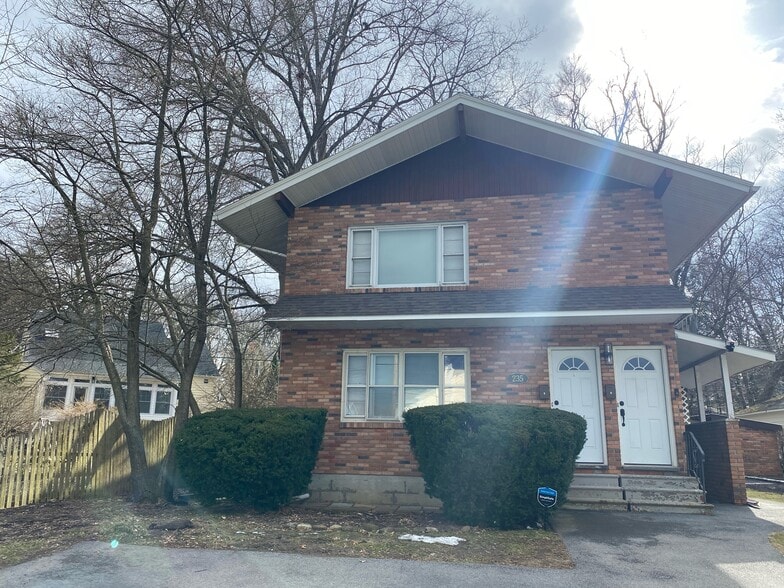 Primary Photo - 235 Washington Ave