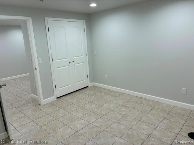 Building Photo - 3121 Cherry Tree Ln
