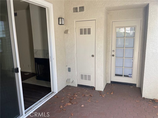 Building Photo - 6 Vía Contento