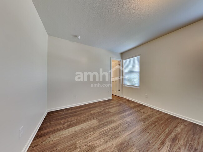 Building Photo - 120 E Jayce Way