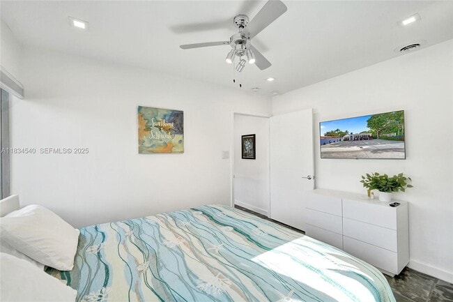 Building Photo - 3305 NE 16th Ct