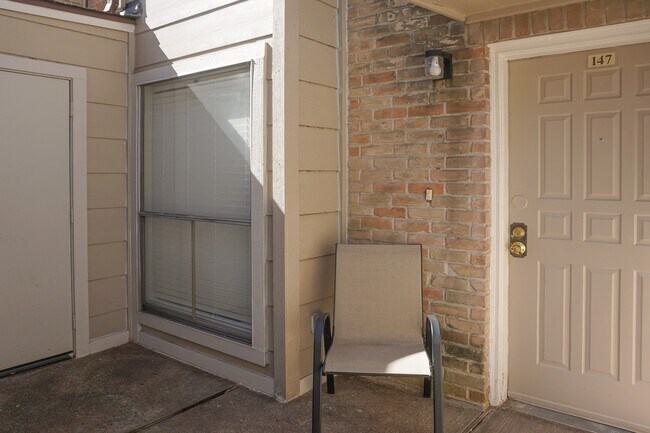 Building Photo - 2110 Wilcrest Dr