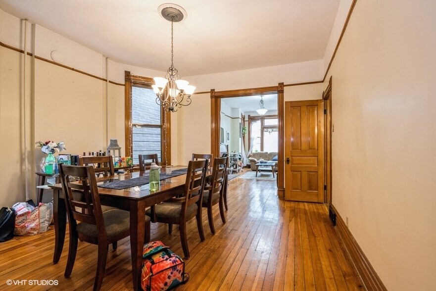 Building Photo - 716 W Briar Pl