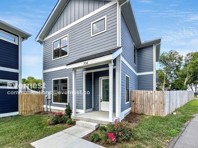 Building Photo - 704 26th Ave N