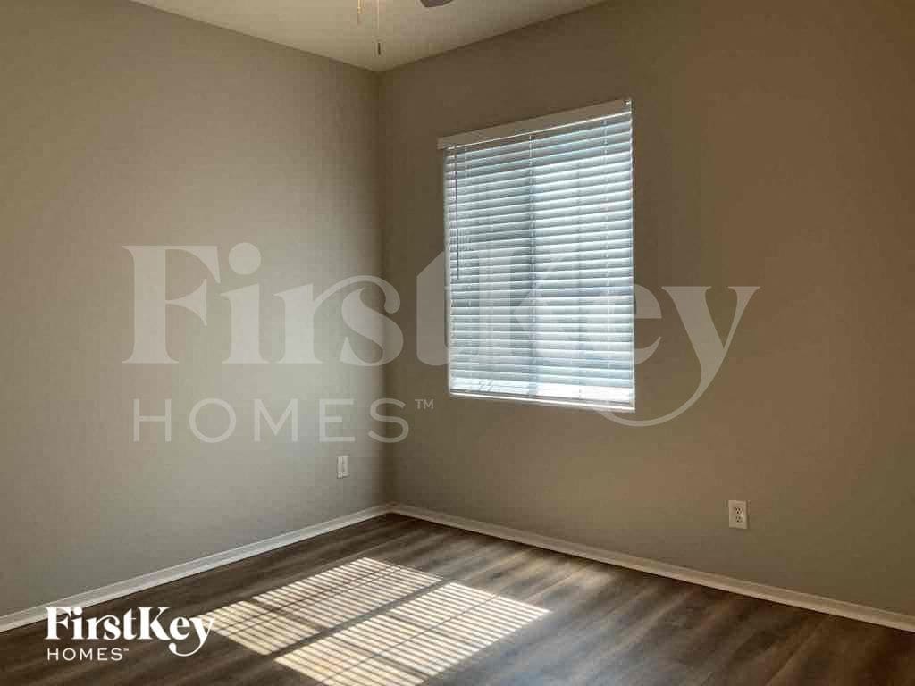 Building Photo - 13034 W Ash St