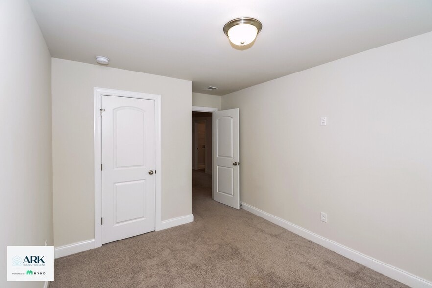 Building Photo - 831 Holland Ct