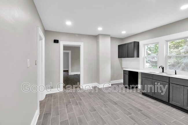 Building Photo - 246 Tremont St
