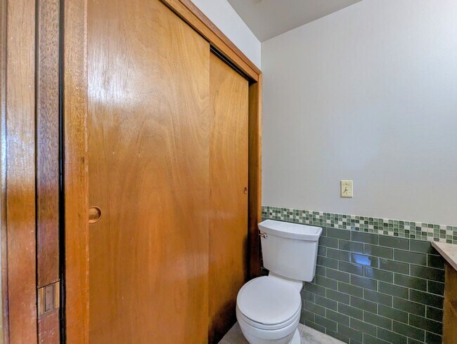 Building Photo - 3Bd/1.5Ba Kenmore House