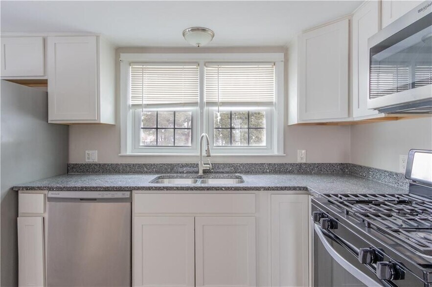 Building Photo - 31 Kirby St