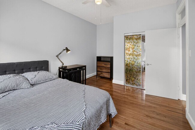 Building Photo - Sunny 1br with Balcony in Columbia Heights!